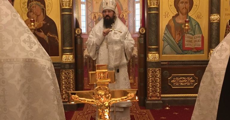 Епископ Агафангел совершил Божественную литургию в Дмитровскую родительскую субботу